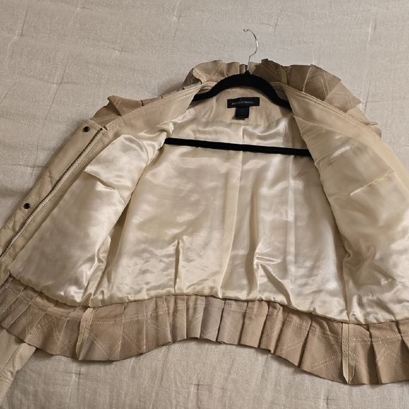 MODA INTERNATIONAL Cream Leather Jacket with Stand-Up Collar and Ruched Details - Picture 8 of 16